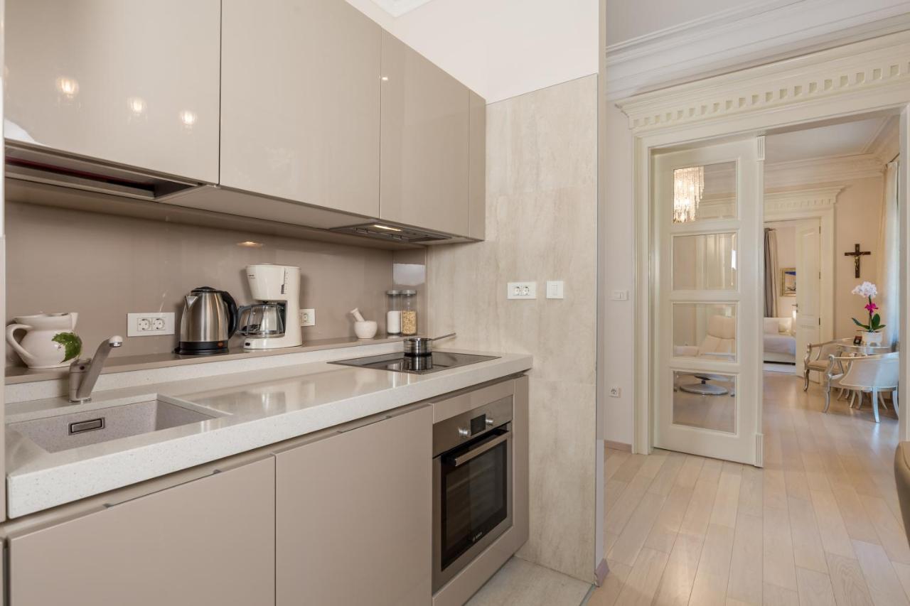 Villa Sokol Apartments Opatija Center Extérieur photo