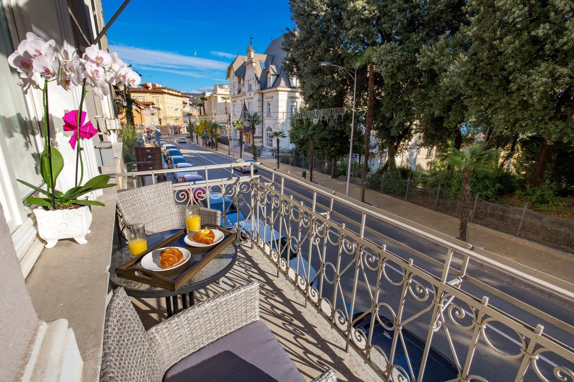 Villa Sokol Apartments Opatija Center Chambre photo